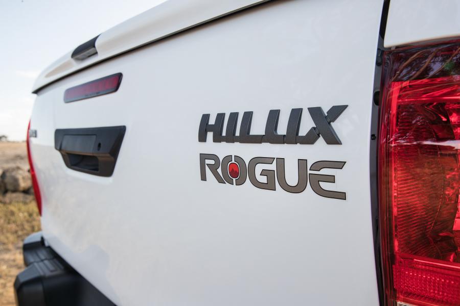 Логотип Toyota Hilux Rogue Double Cab 2018 года  (AU) (фото 8 из 27)